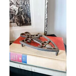 Vintage Unbranded Cast Iron‎ Trivet